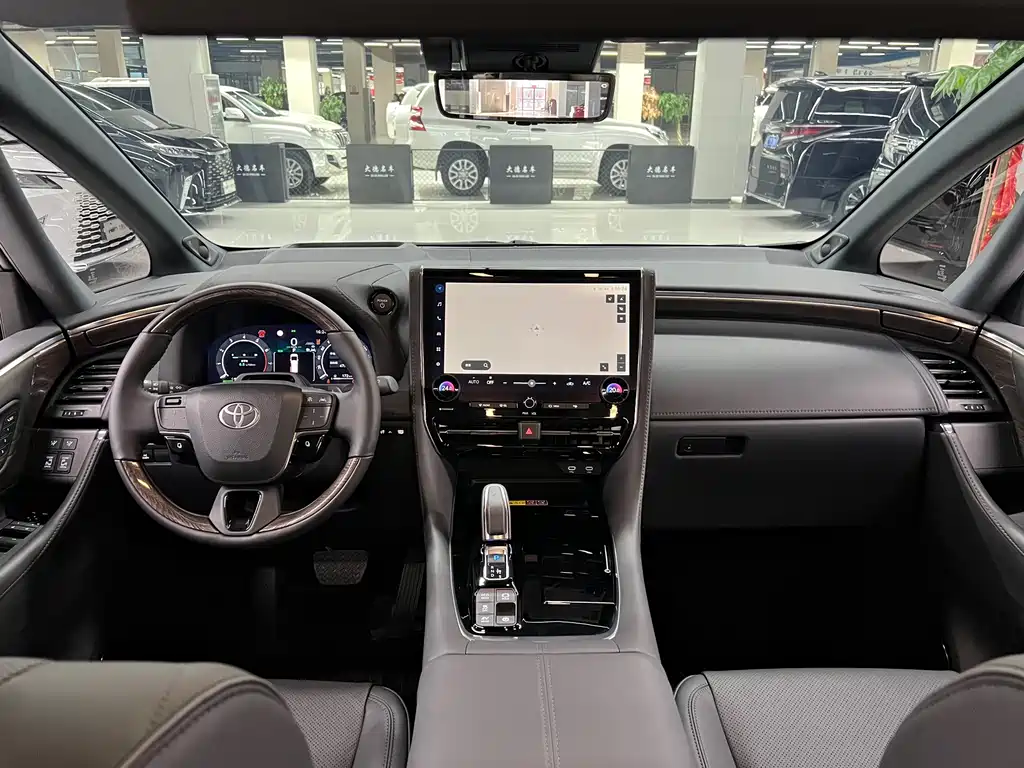 Toyota Alphard — миниатюра 17