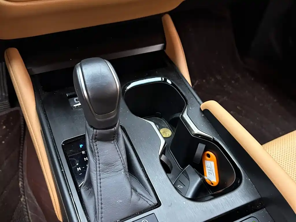 Lexus ES — миниатюра 15