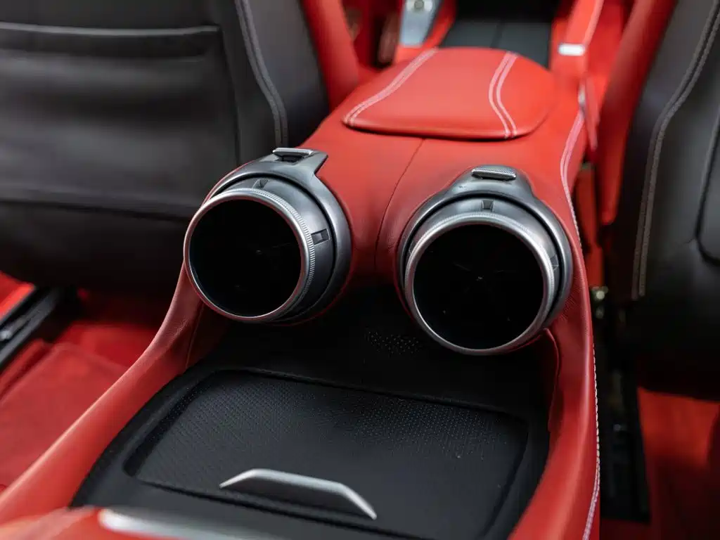 Ferrari GTC4Lusso — миниатюра 22