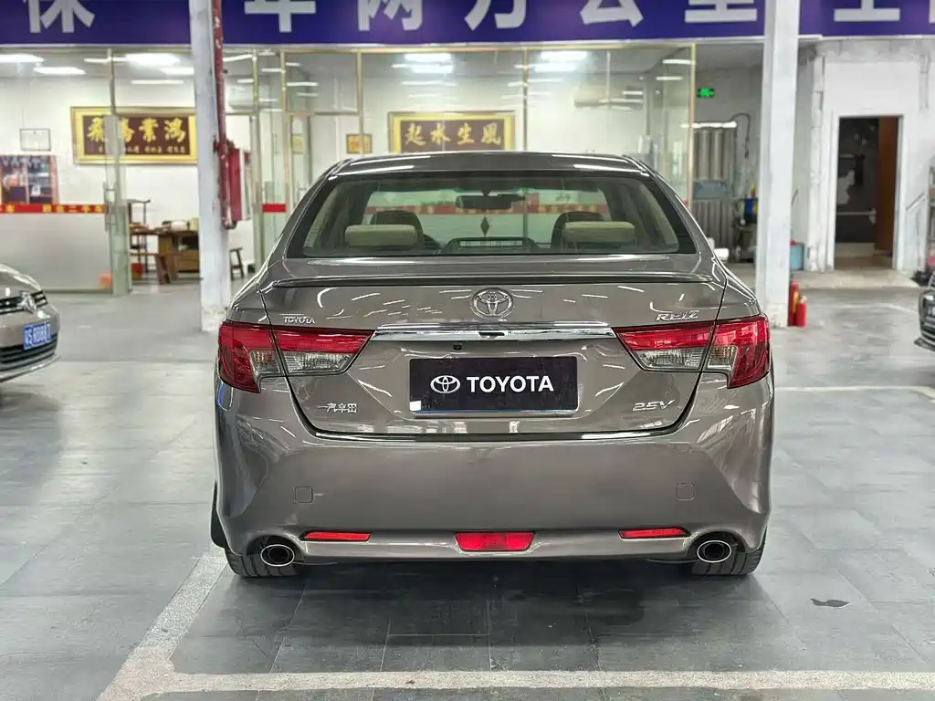 Toyota Reiz — миниатюра 8