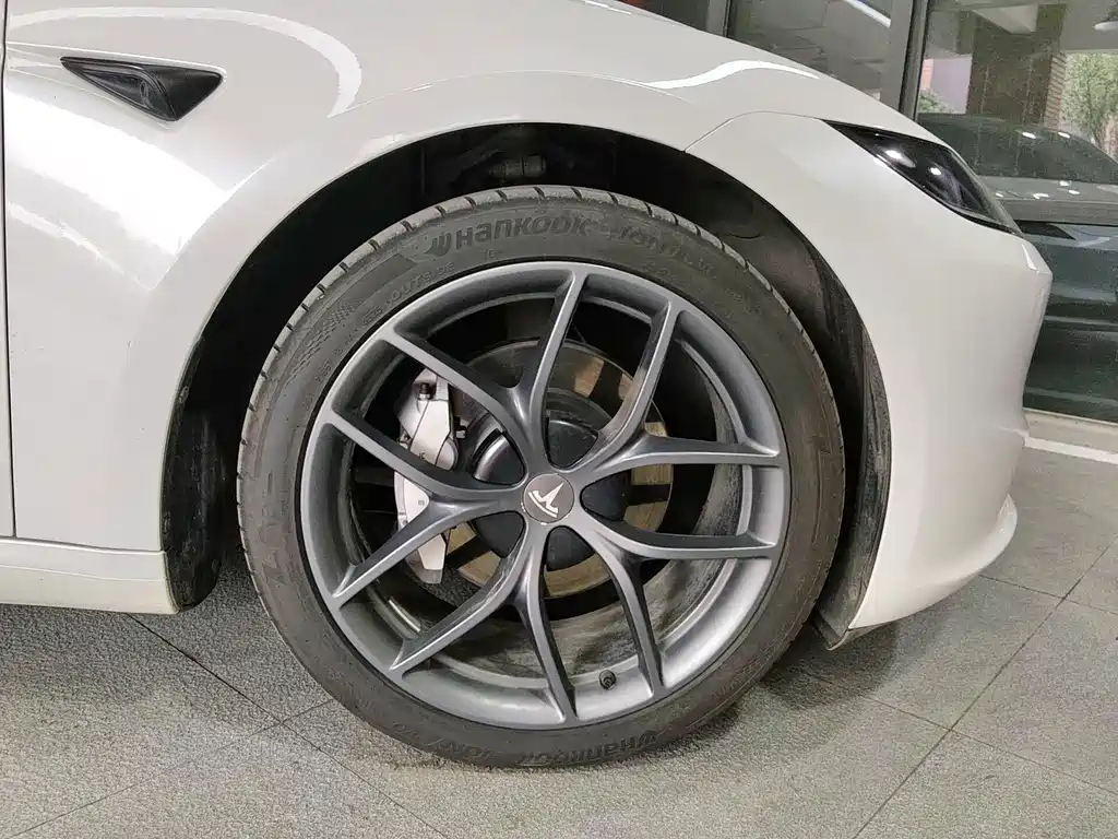 Tesla Model 3 — миниатюра 17