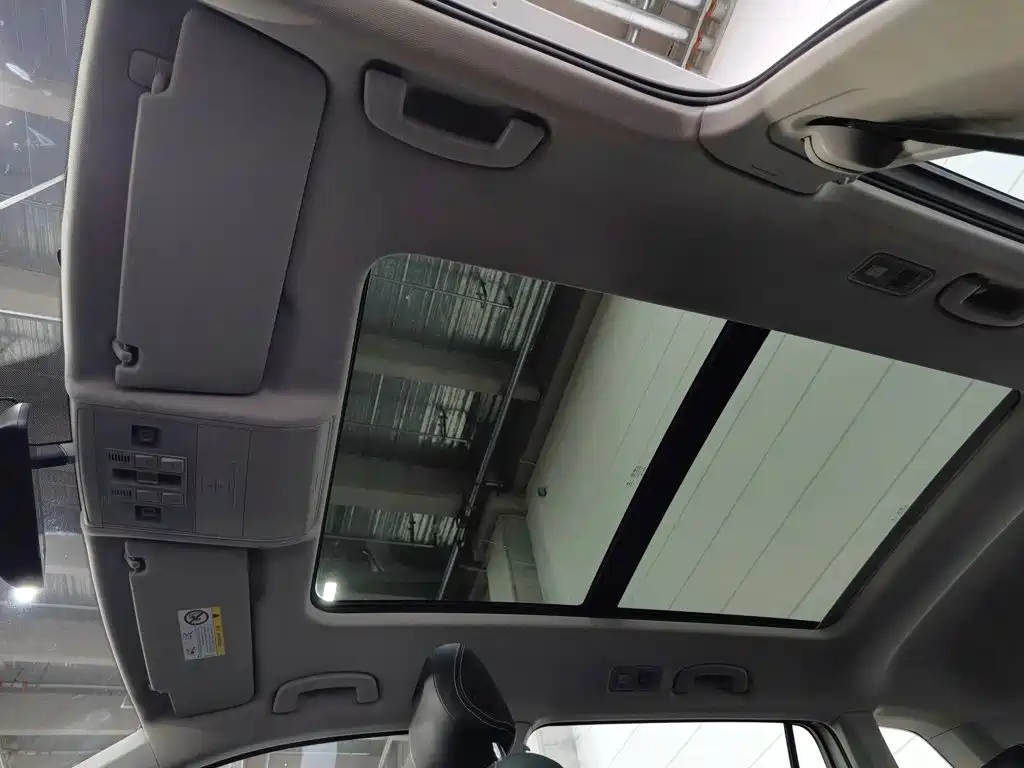 Volkswagen Tiguan L — миниатюра 14