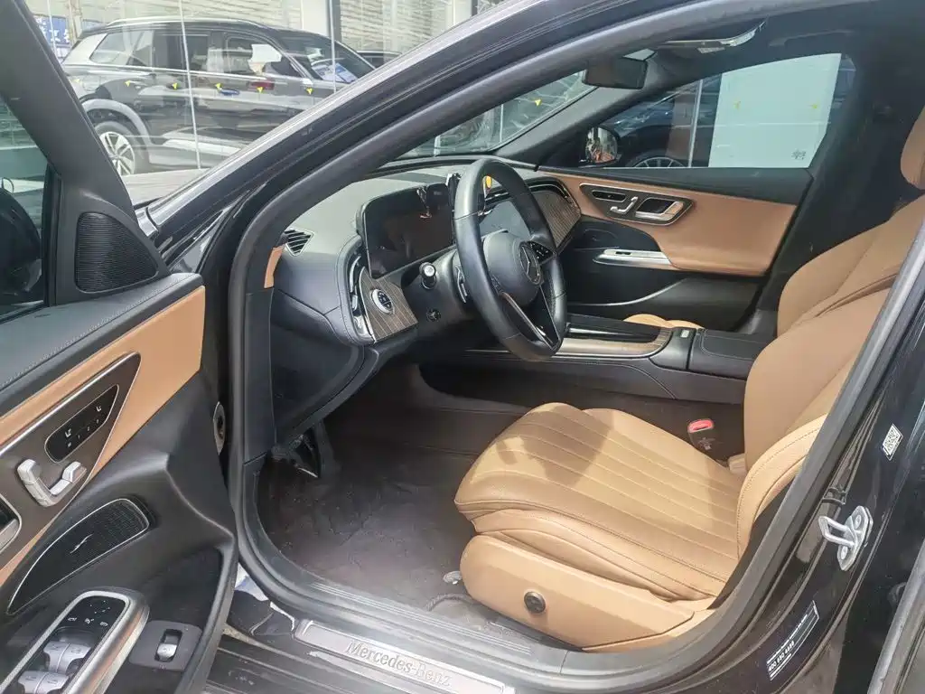 Mercedes-Benz E-Class — миниатюра 10