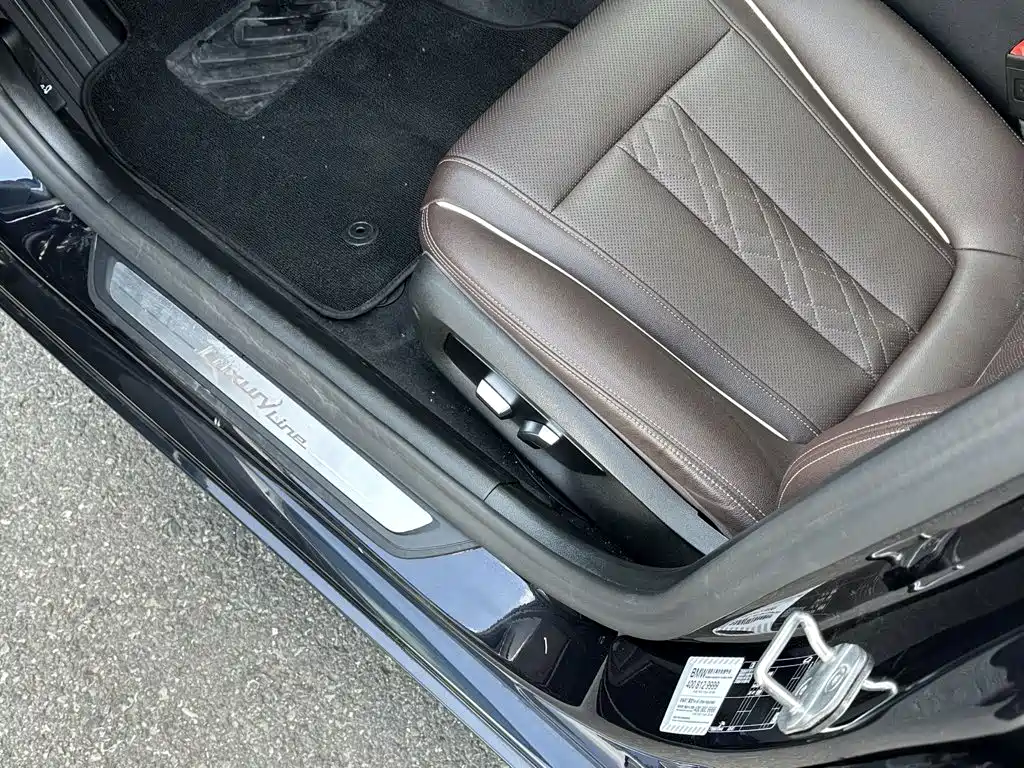 BMW 5 Series — миниатюра 11