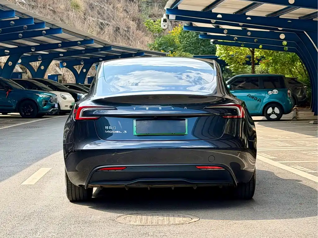 Tesla Model 3 — миниатюра 5