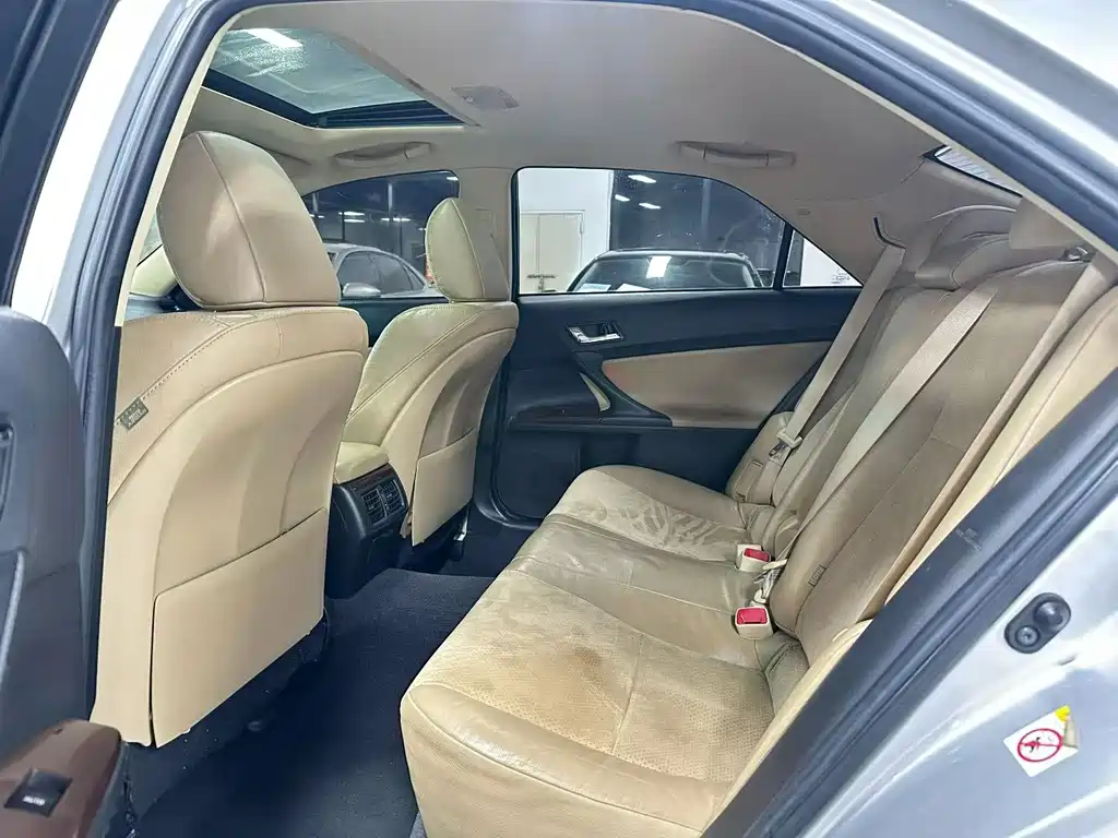 Toyota Reiz — миниатюра 7
