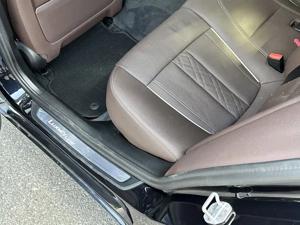 BMW 5 Series — миниатюра 13