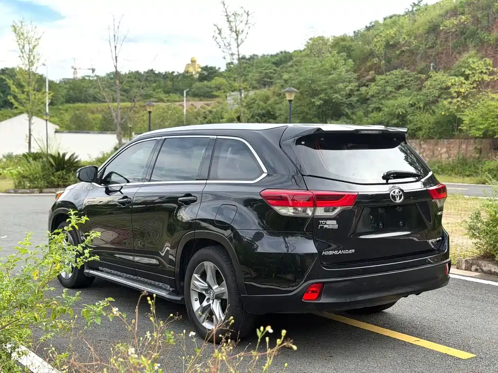 Toyota Highlander 2018 2.0T Luxury 7 мест V