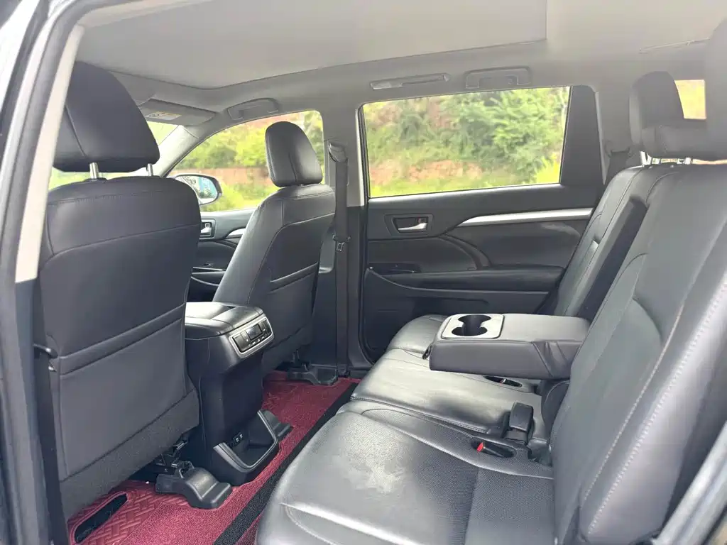 Toyota Highlander 2018 2.0T Luxury 7 мест V