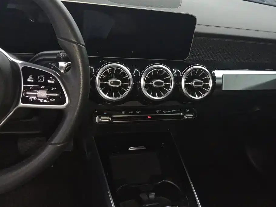 Mercedes-Benz GLB — миниатюра 16