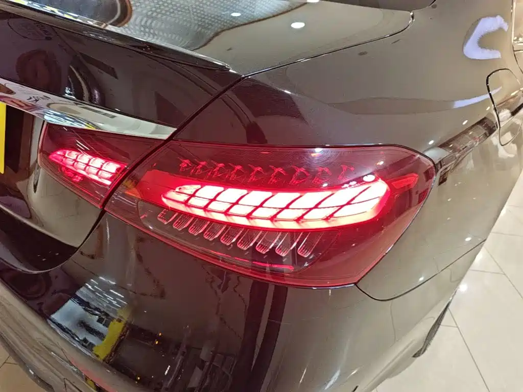 Mercedes-Benz E-Class (Import) — миниатюра 8