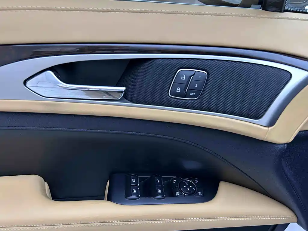 Lincoln MKZ — миниатюра 9