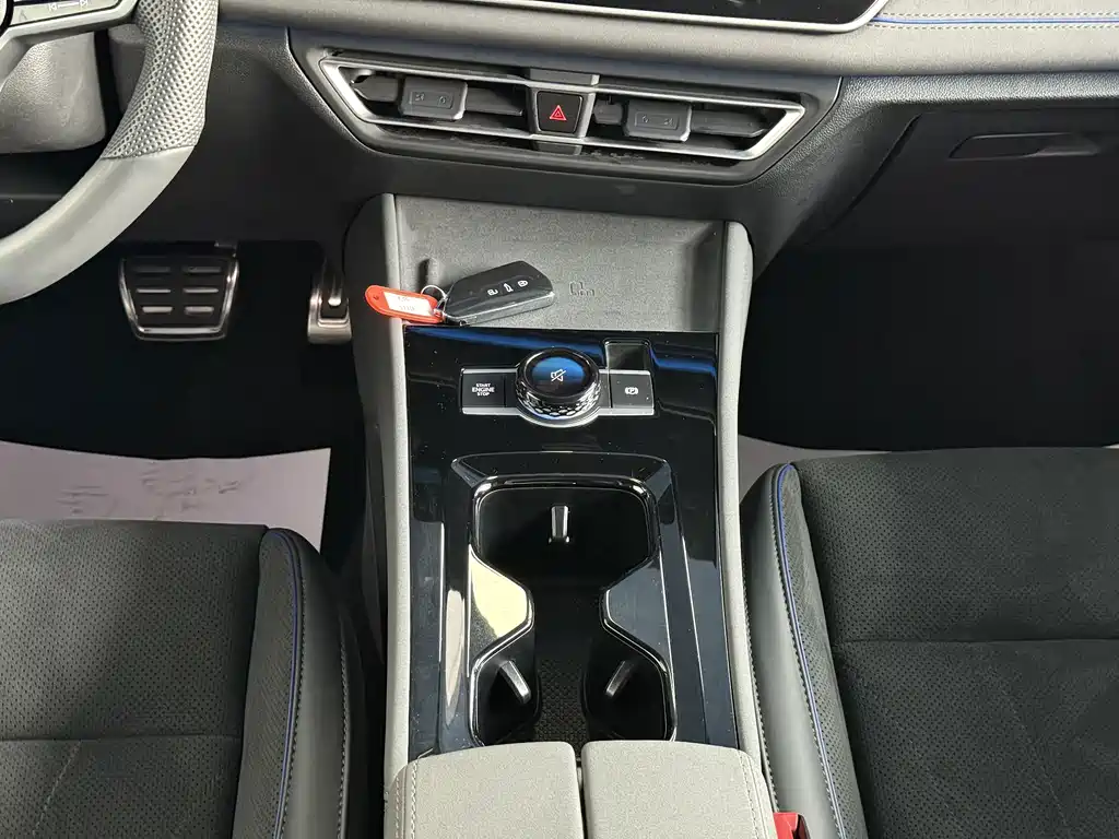 Volkswagen Tiguan L — миниатюра 12
