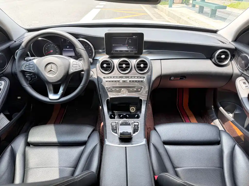 Mercedes-Benz C-Class — миниатюра 7