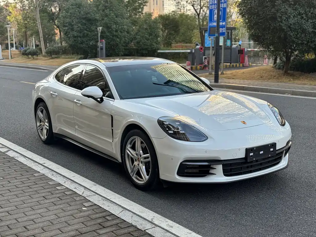 Porsche Panamera — миниатюра 2