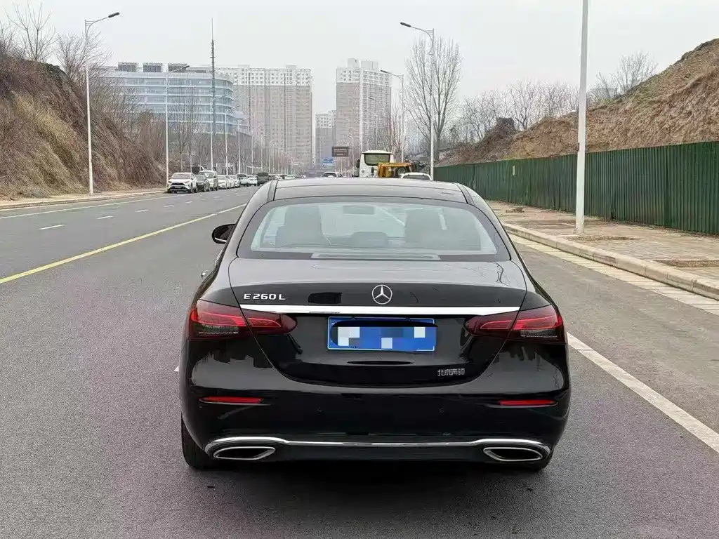 Mercedes-Benz E-Class — миниатюра 5