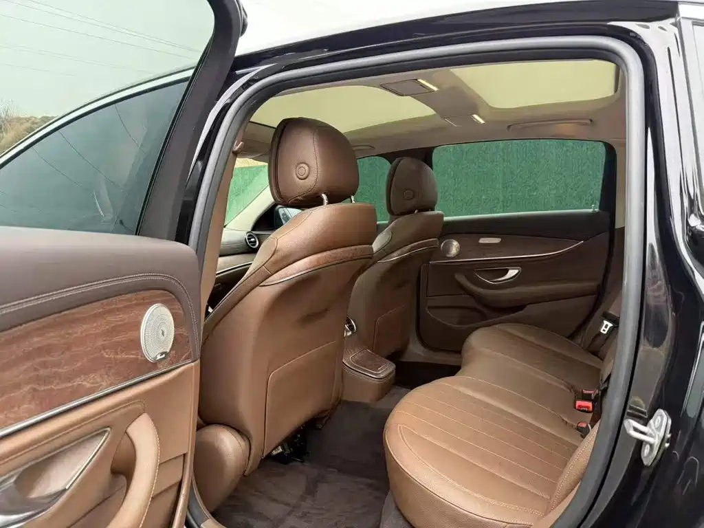 Mercedes-Benz E-Class — миниатюра 7