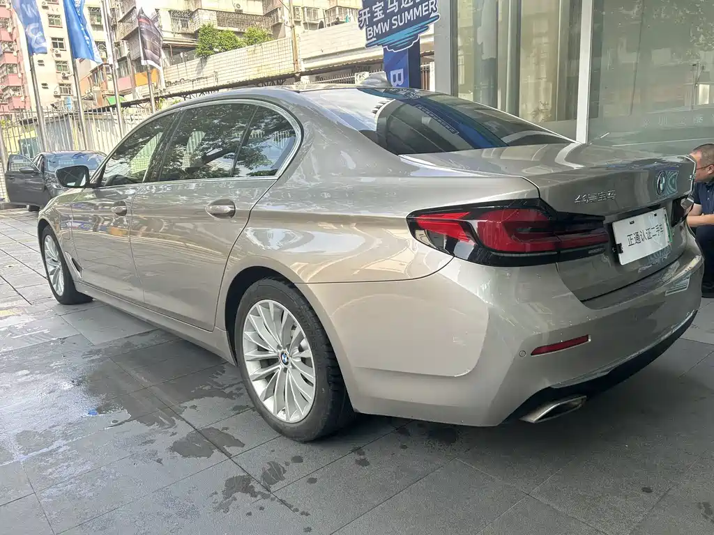 BMW 5 Series New Energy — миниатюра 5