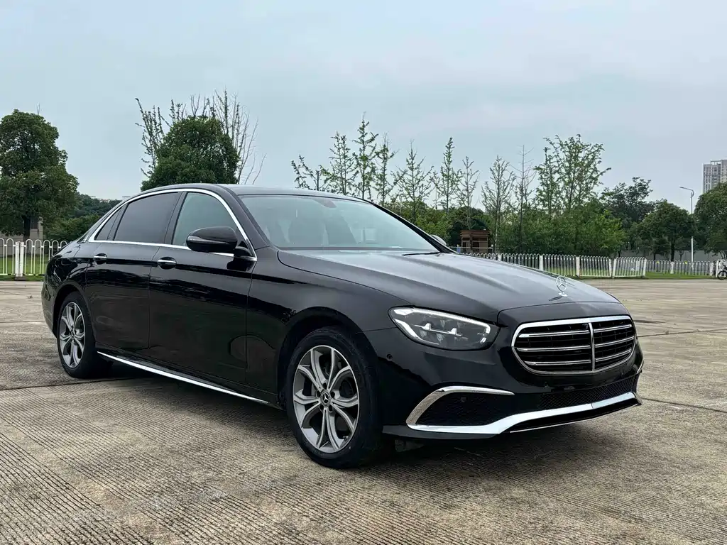 Mercedes-Benz E-Class — миниатюра 3
