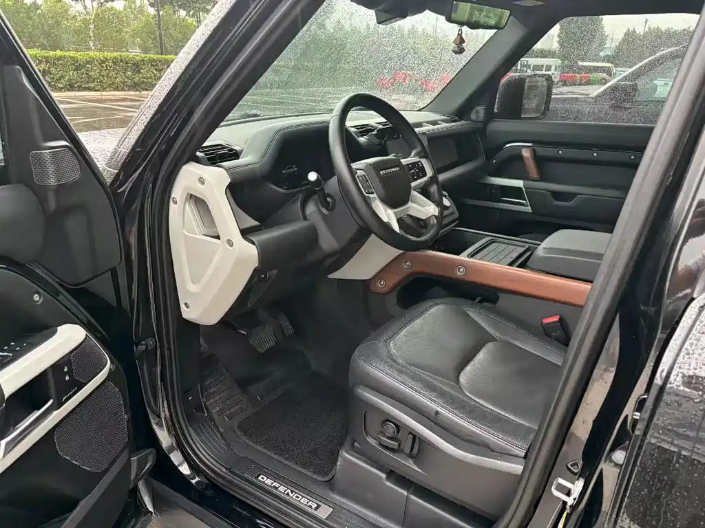 Land Rover Defender — миниатюра 3