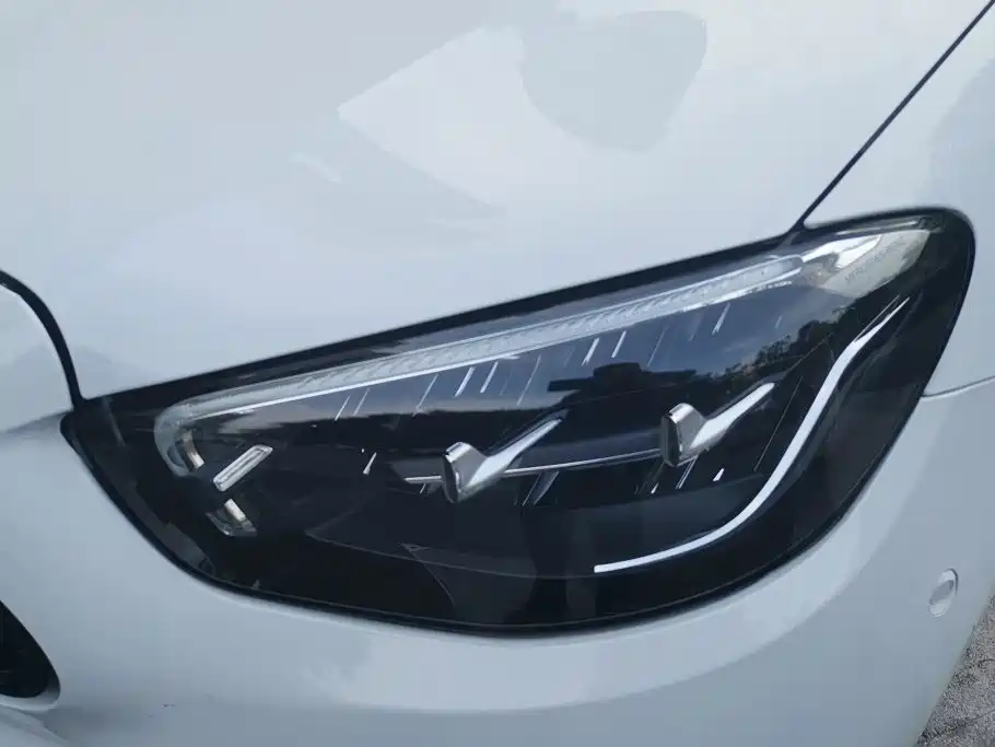 Mercedes-Benz E-Class — миниатюра 5