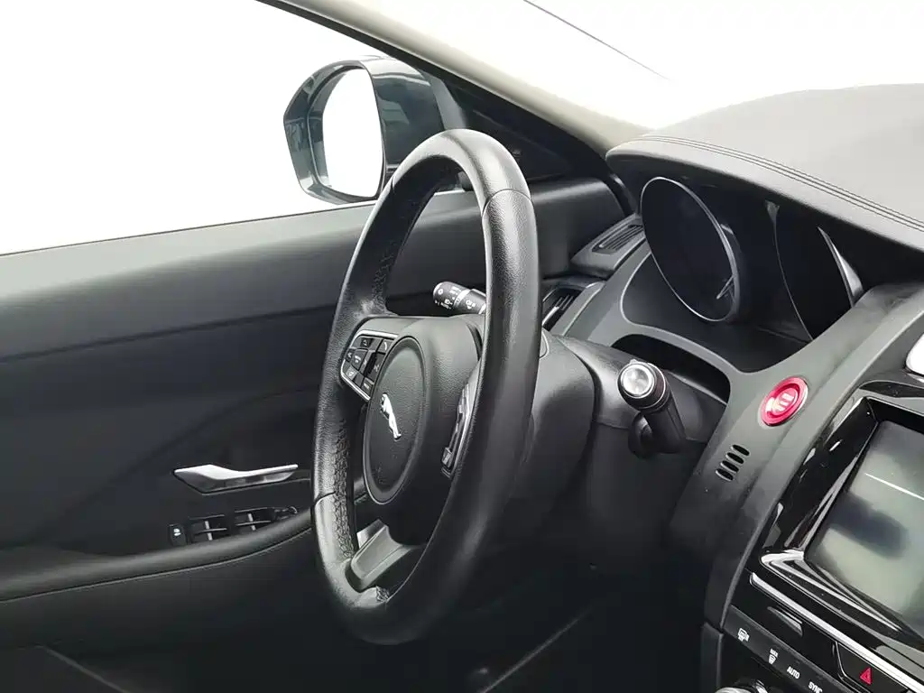 Jaguar E-PACE — миниатюра 22