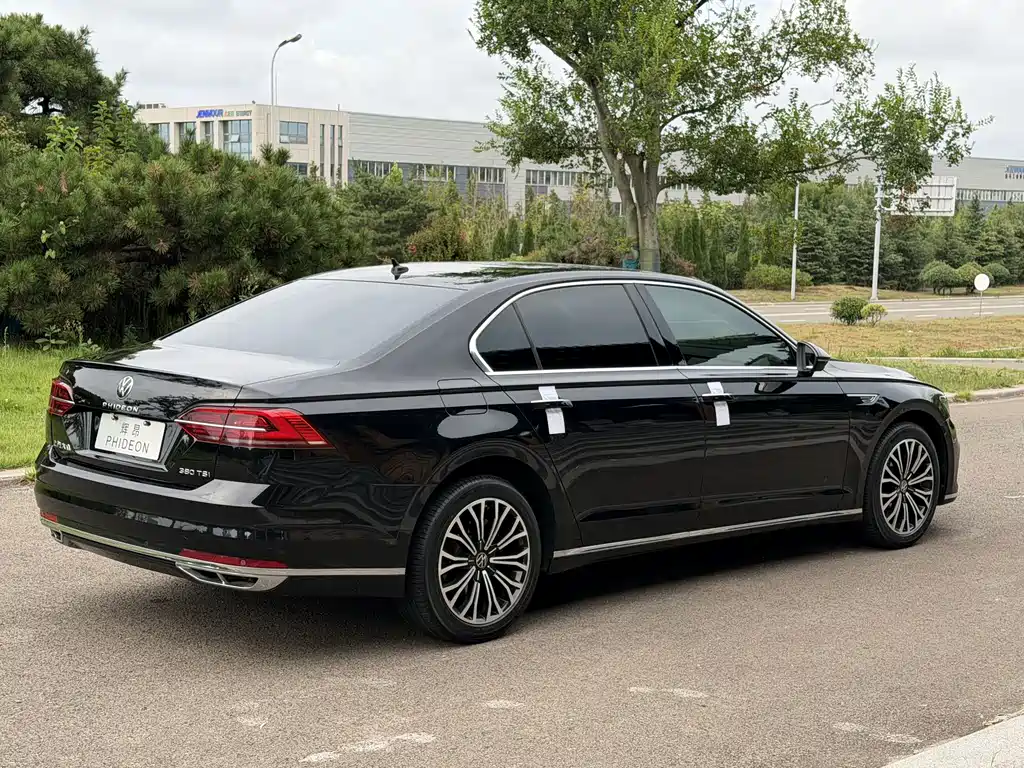 Volkswagen Phideon — миниатюра 4