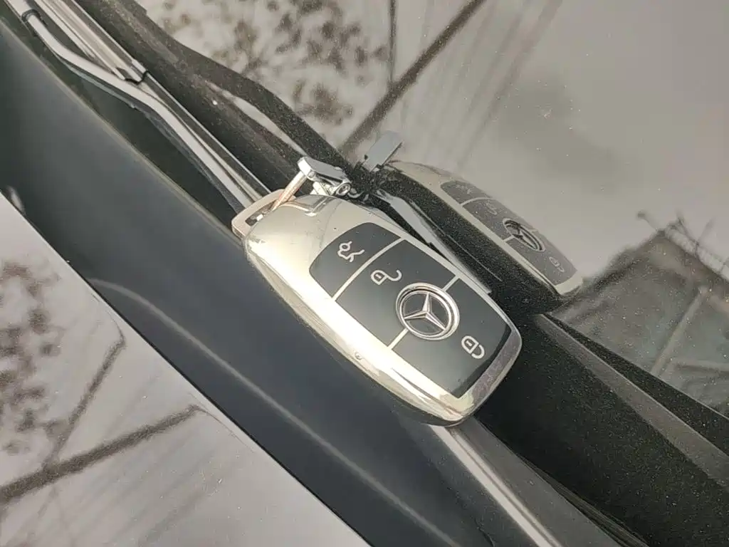 Mercedes-Benz E-Class — миниатюра 9