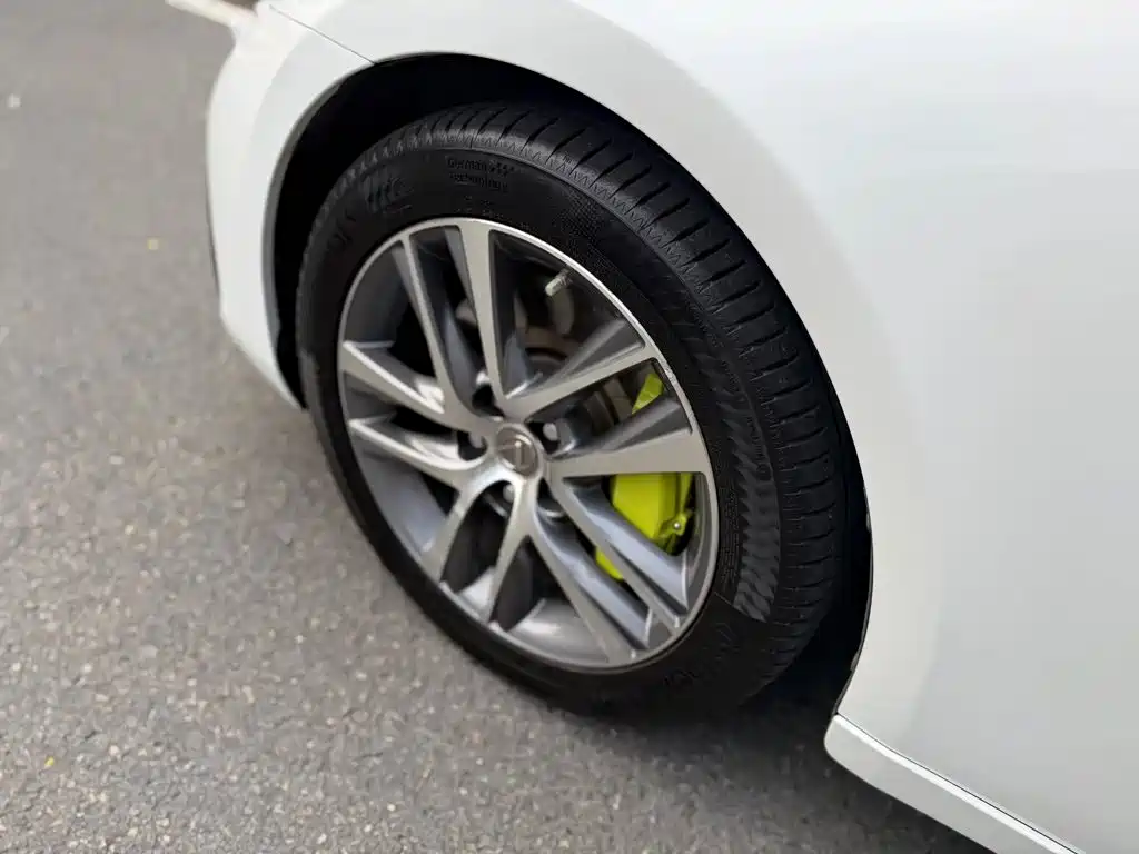 Lexus IS — миниатюра 9