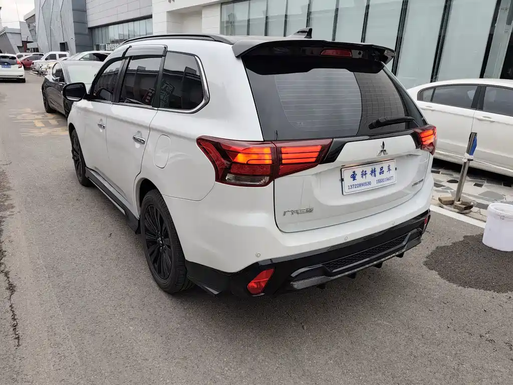 Mitsubishi Outlander — миниатюра 4