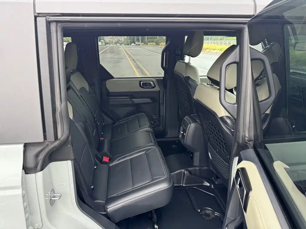 Ford Bronco — миниатюра 12
