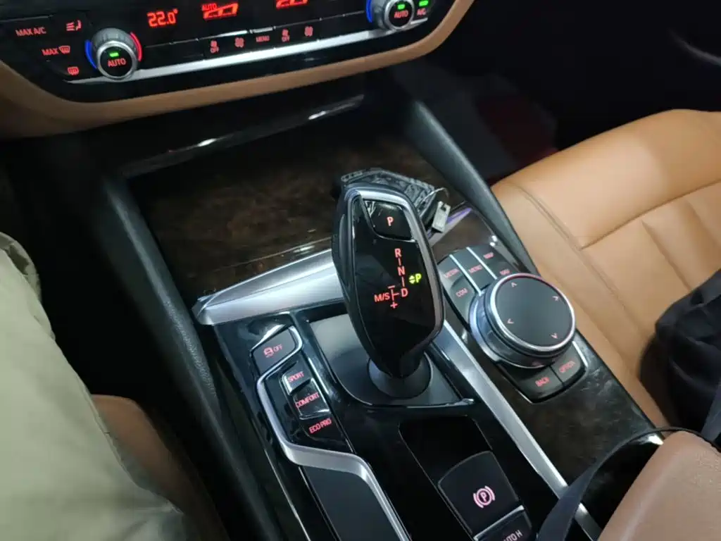 BMW 5 Series — миниатюра 14