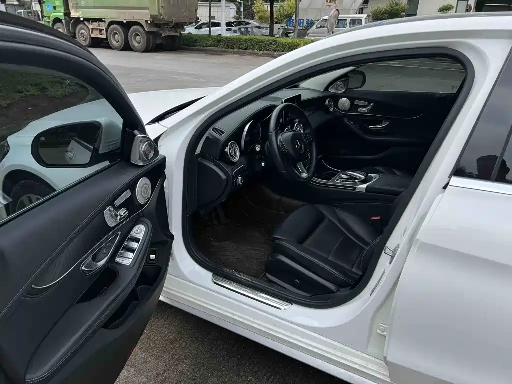 Mercedes-Benz C-Class — миниатюра 13