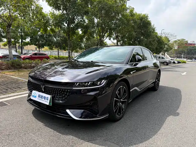 VOYAH LANTU CHASING LIGHT 2024