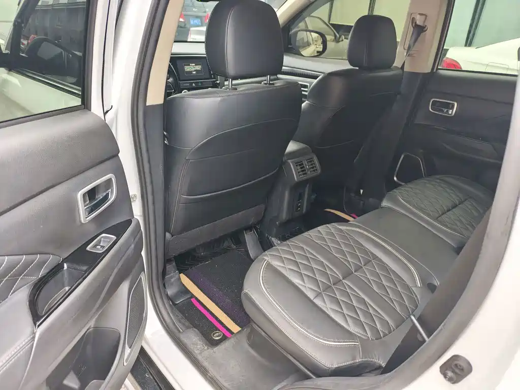 Mitsubishi Outlander — миниатюра 6
