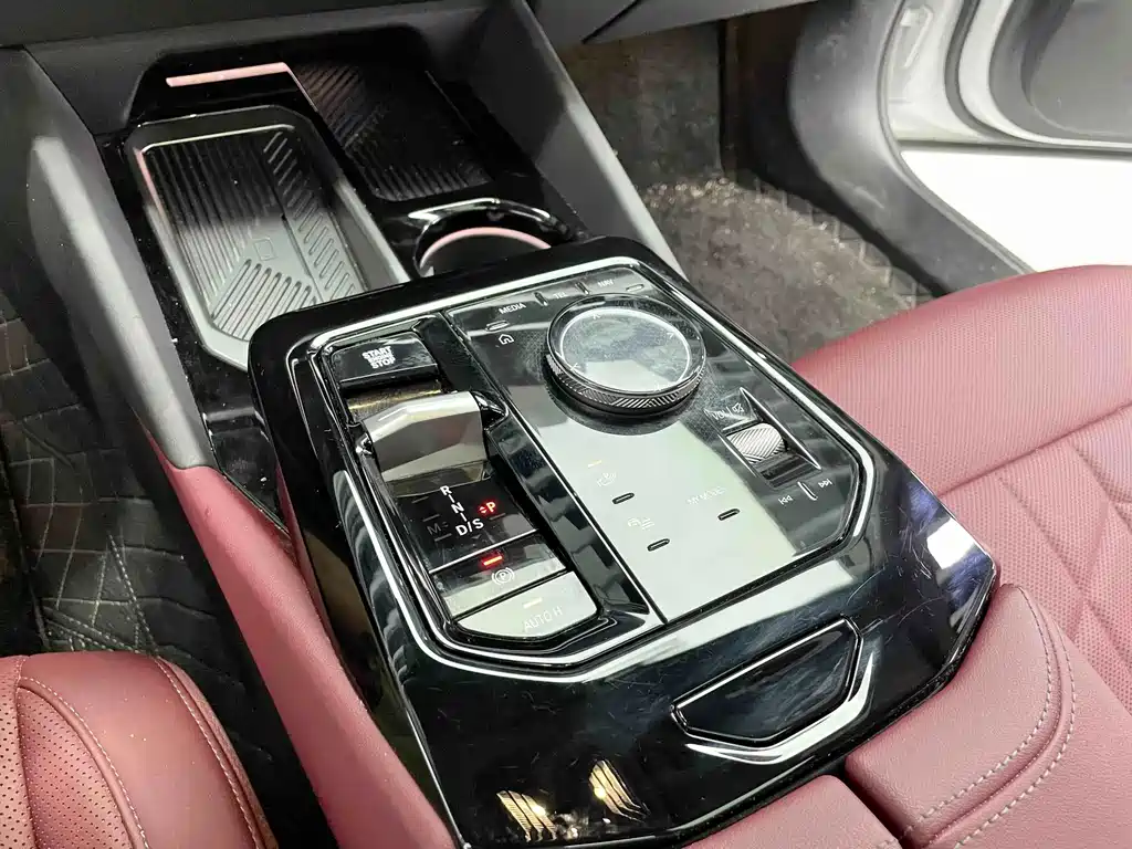 BMW 5 Series — миниатюра 17