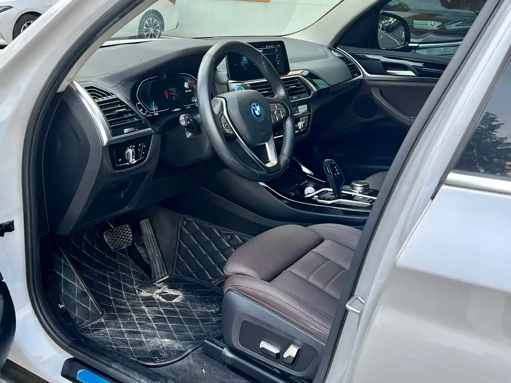 BMW iX3 — миниатюра 4