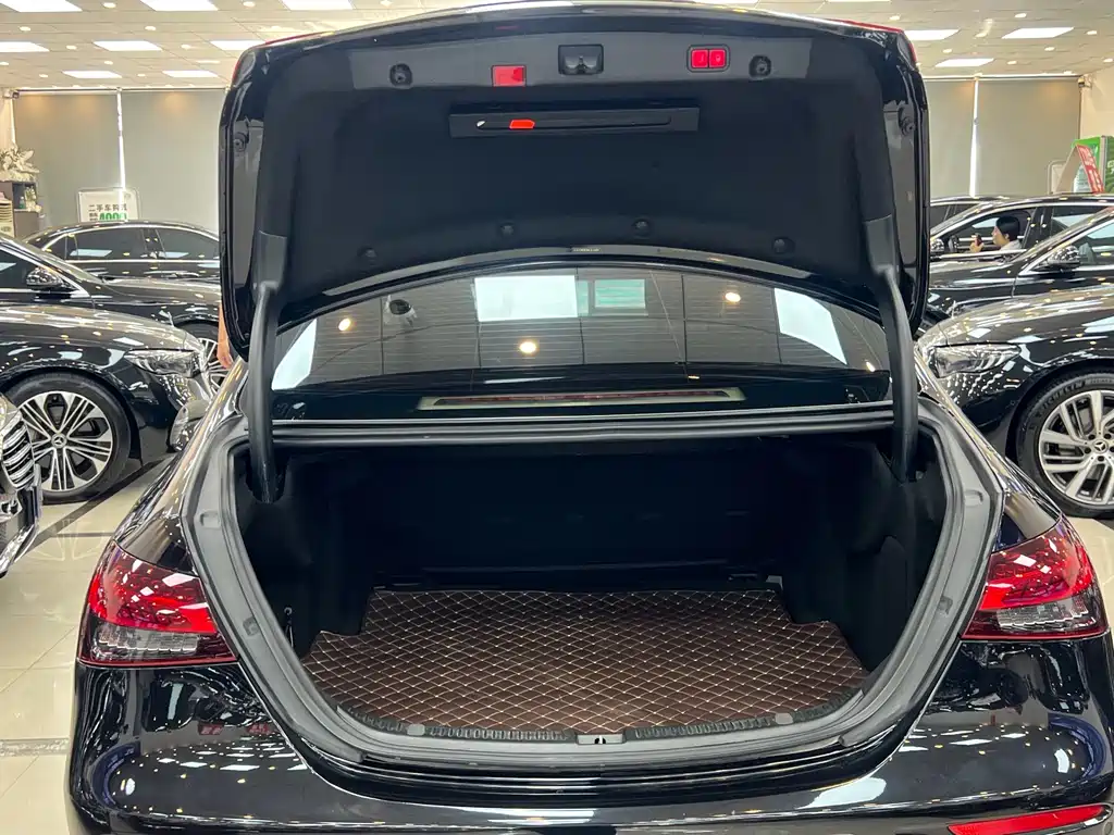 Mercedes-Benz E-Class — миниатюра 14
