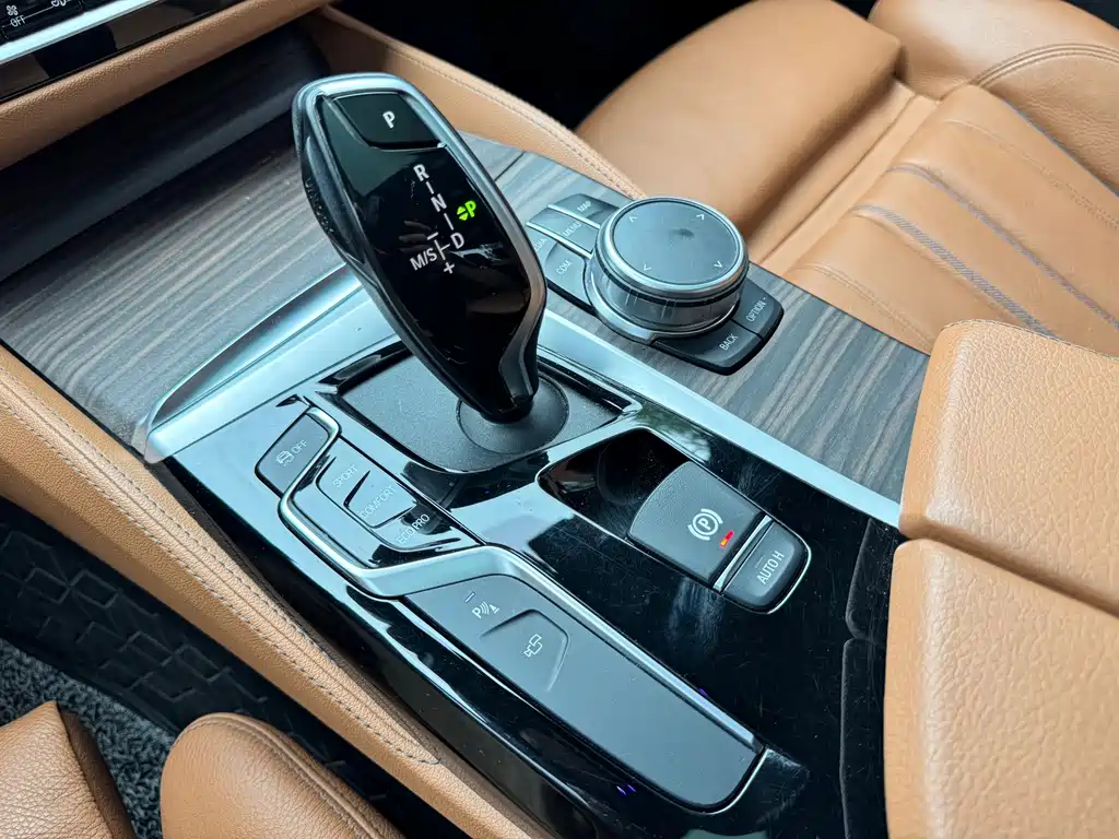 BMW 5 Series (Import) — миниатюра 20