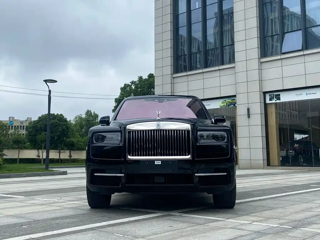 Rolls-Royce Cullinan 2024 мест