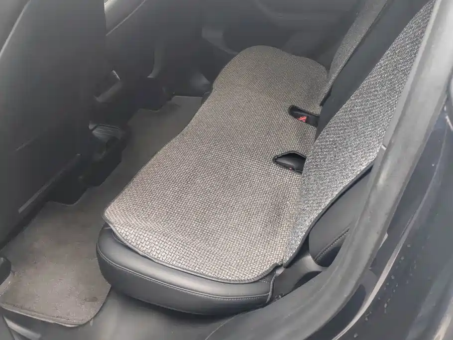 Tesla Model Y — миниатюра 10
