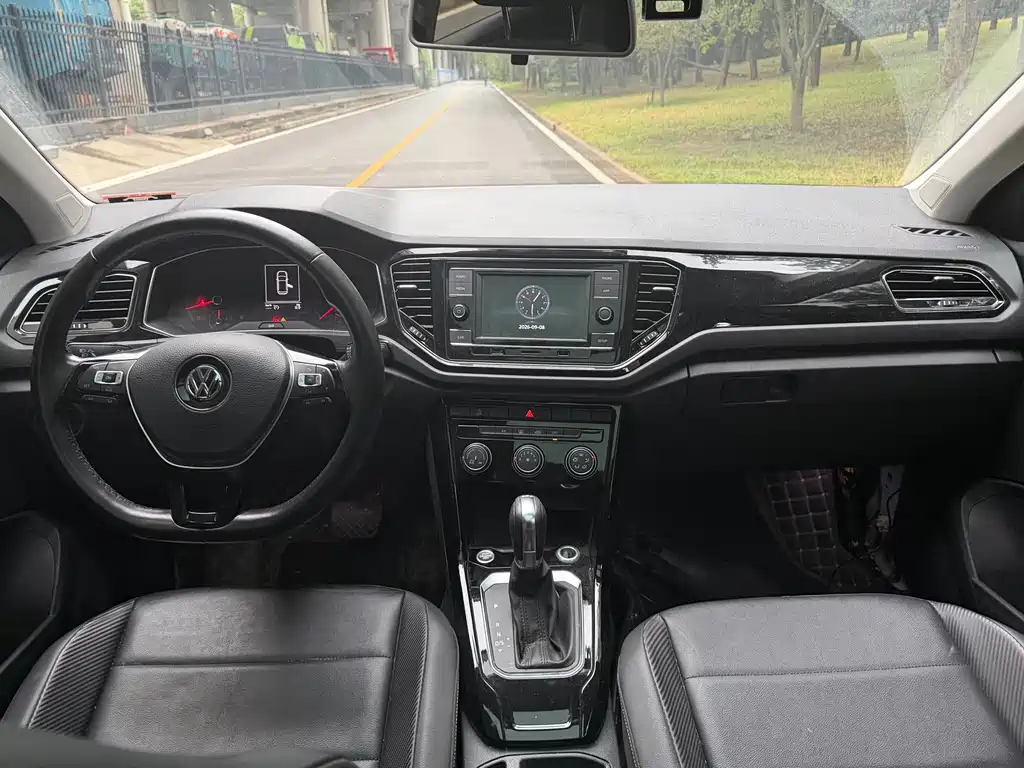 Volkswagen T-Roc — миниатюра 13