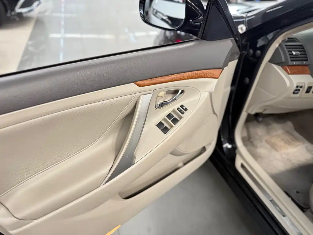 Toyota Camry 2010 200G Luxury