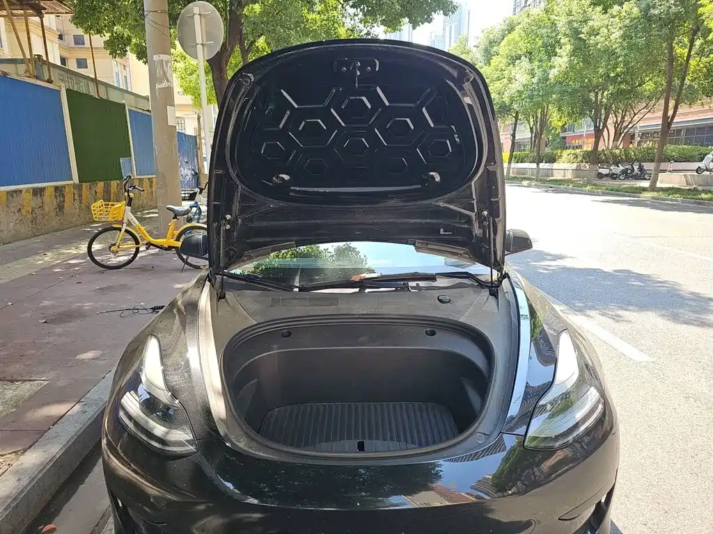 Tesla Model 3 — миниатюра 16