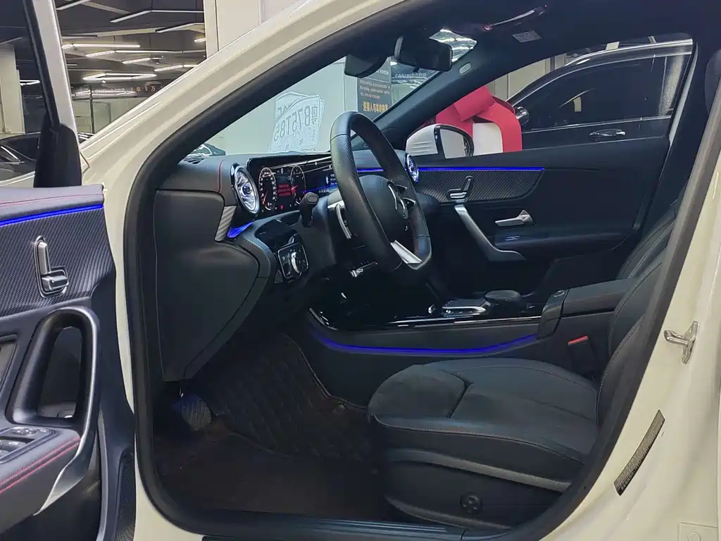 Mercedes-Benz A-Class A 2023 A 200 L Fashion