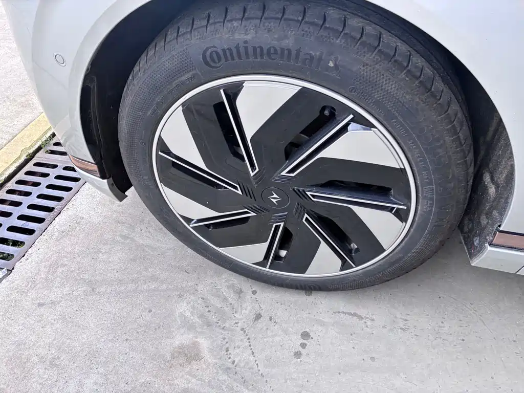 Dongfeng eπ008 2024 210Max 6 мест