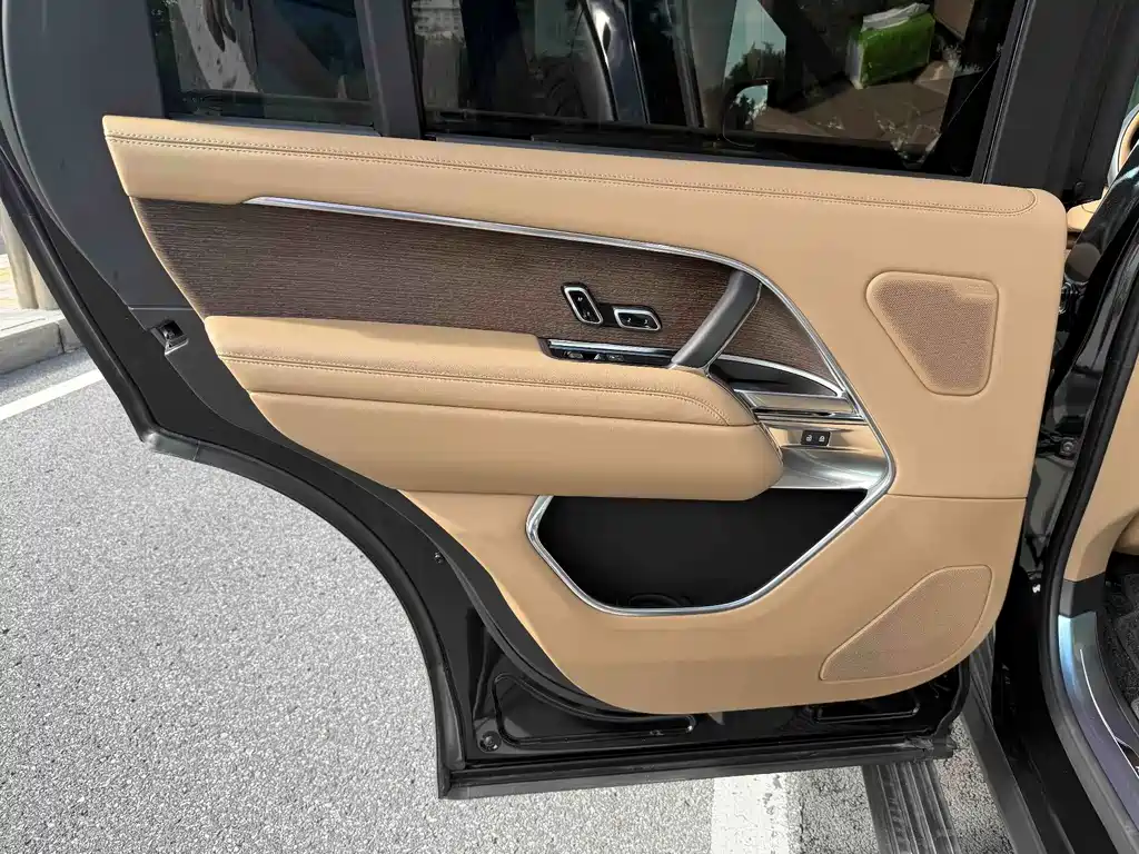 Land Rover Range Rover — миниатюра 13
