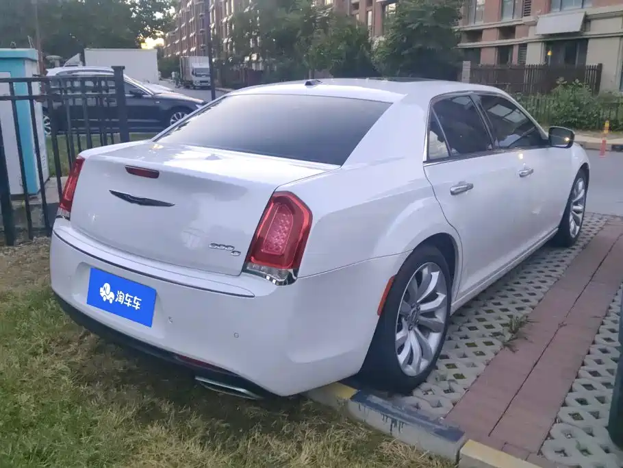 Chrysler 300C — миниатюра 3