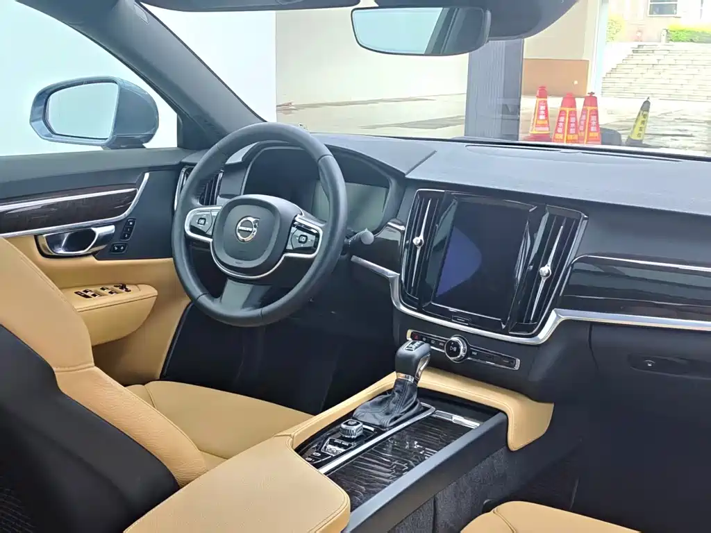 Volvo S90 — миниатюра 22