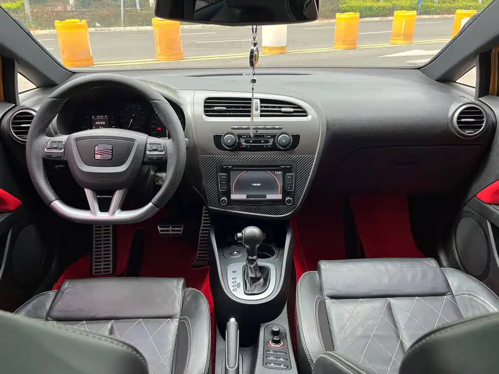 SEAT Leon — миниатюра 10